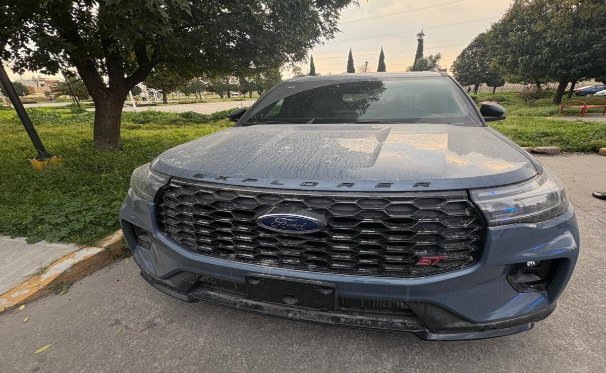 En el municipio de Tecámac, se localizó una camioneta Ford Explorer, la cual estaba abandonada. Foto: Especial