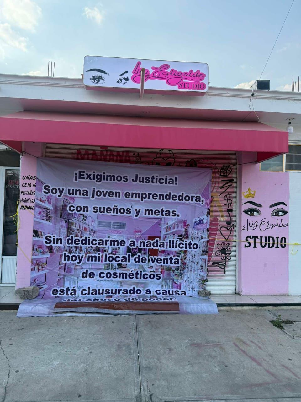 Lissette y otros comerciantes desconocen cuándo podrán reabrir sus negocios y exigen respuestas a las autoridades. Foto Especial