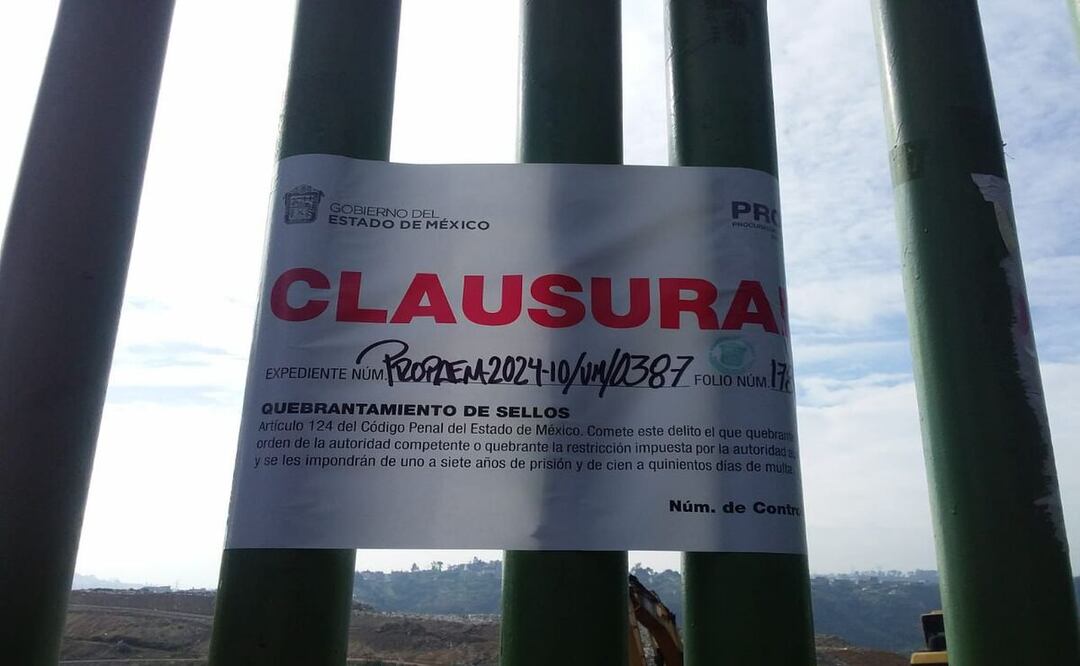 El basurero de Rincón Verde en Naucalpan ahora luce con sellos de clausura de la PROPAEM Foto: Especial