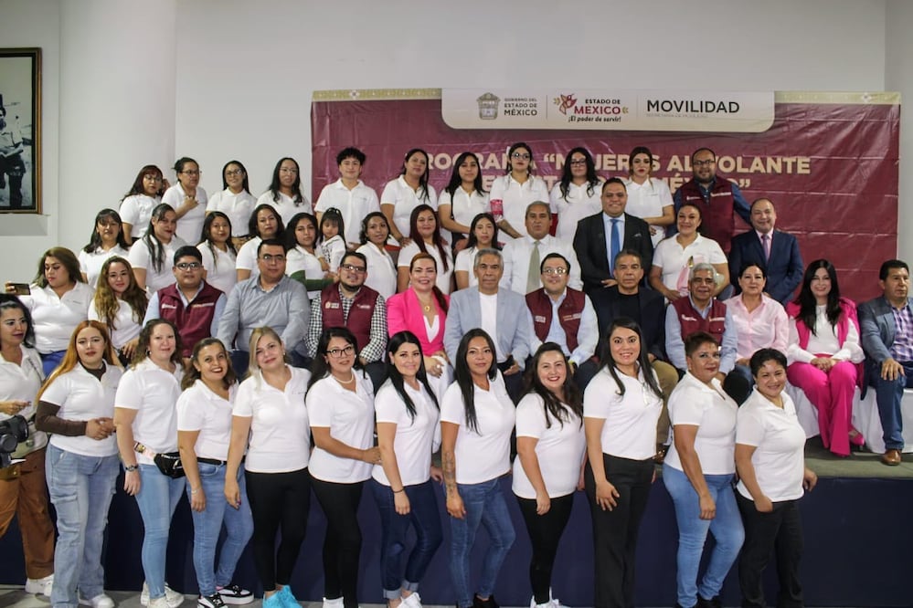 Las mujeres participantes recibieron clases de normatividad, mecánica, atención al público, conducción vehicular y protocolos de actuación en caso de emergencia.