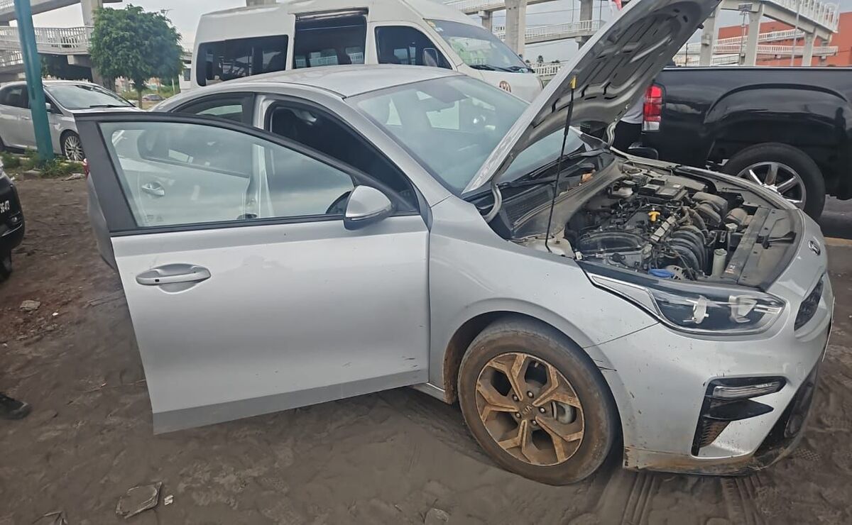 Auto tipo KIA, modelo Forte, con reporte de robo vigente del pasado 23 de mayo de 2024. Foto: Especial