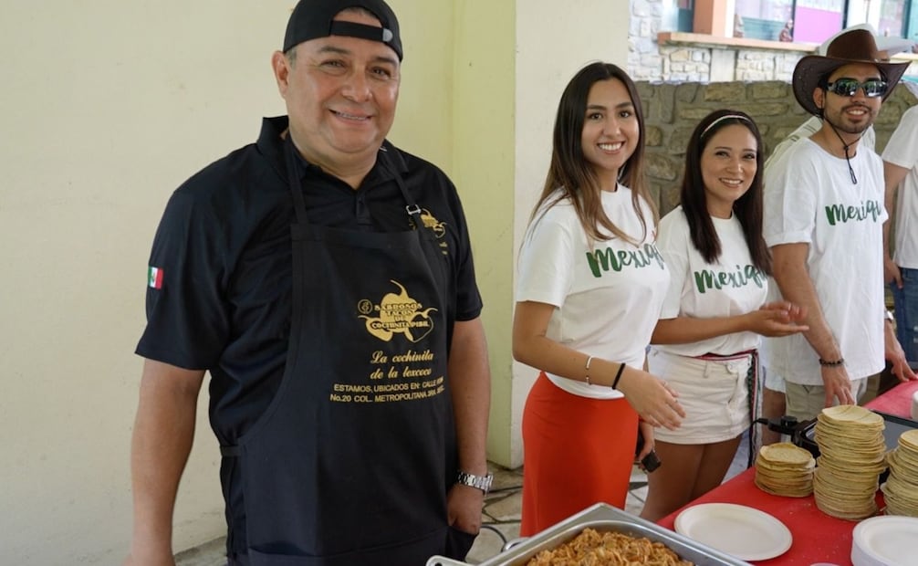 Los tacos de cochinita y las especialidades de "El Jabalí Negro" y "La Güera" deleitaron al público internacional en la Cité Universitaire. Foto Especial