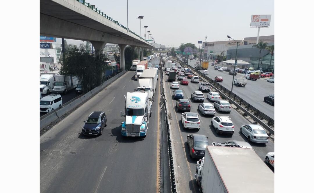 Tráfico intenso en la México-Querétaro tras choque de tráileres cerca de Arkana Norte, Cuautitlán Izcalli Foto: Especial