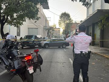 Adulto mayor fallece en vehículo en el centro de Toluca