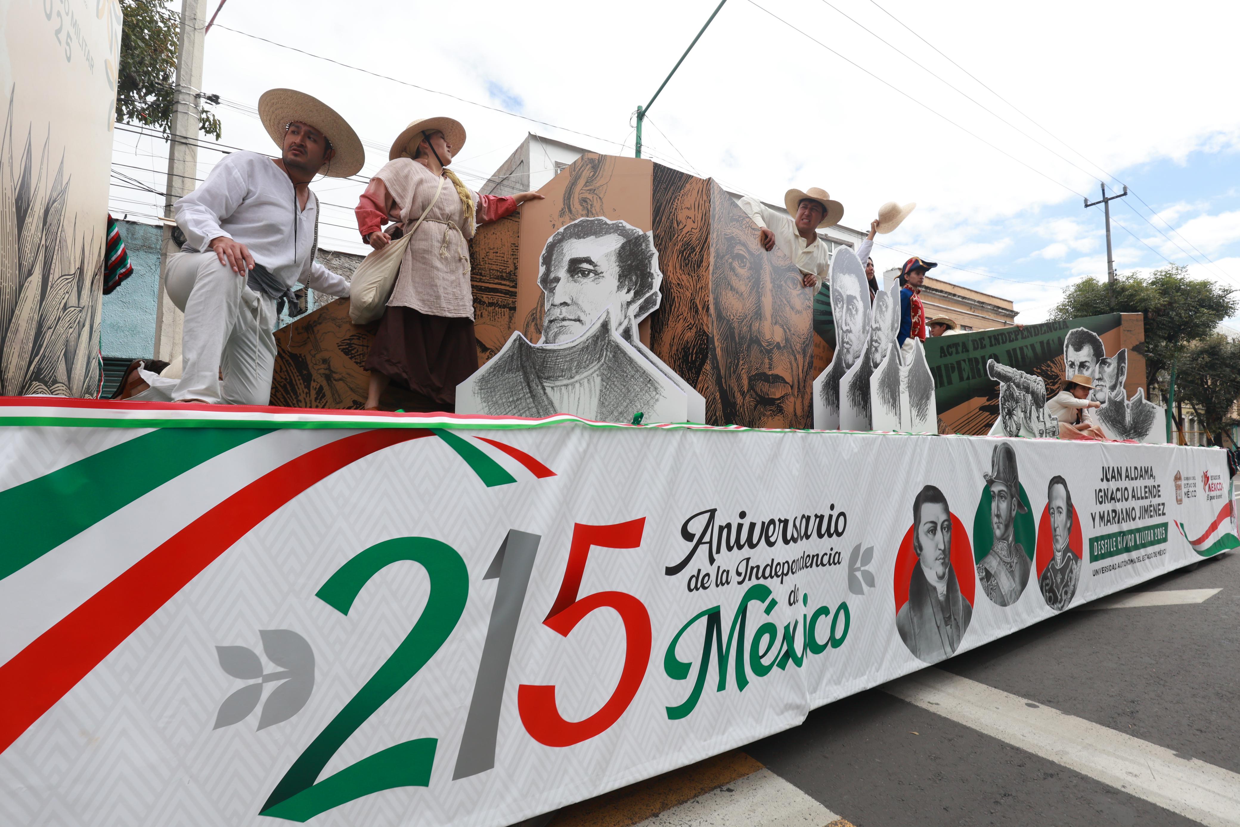 Desfile Cívico-Militar por el 215 Aniversario del Inicio de la Independencia de México / Foto Alejandro Vargas