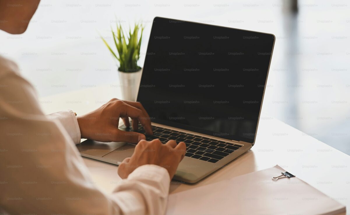 Esta iniciativa es posible gracias a una asociación civil que importa computadoras desde Estados Unidos. Foto: Unsplash