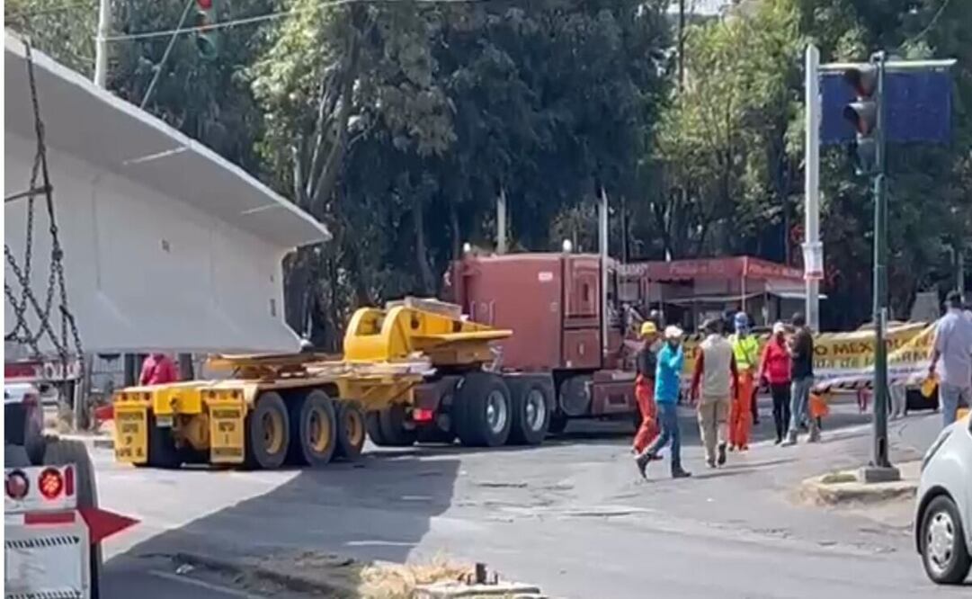 Vecinos de las colonias Ex Hacienda de El Rosario, Providencia, San Pedro Xalpa y la 10 de abril, hicieron un llamado de alerta para impedir el paso de los tráileres. Foto: Especial
