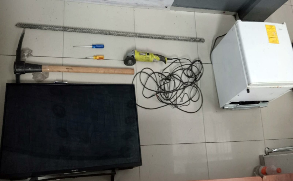 Los detenidos fueron sorprendidos en flagrancias e intentaron huir, en posesión de diversos artículos. Foto: Especial
