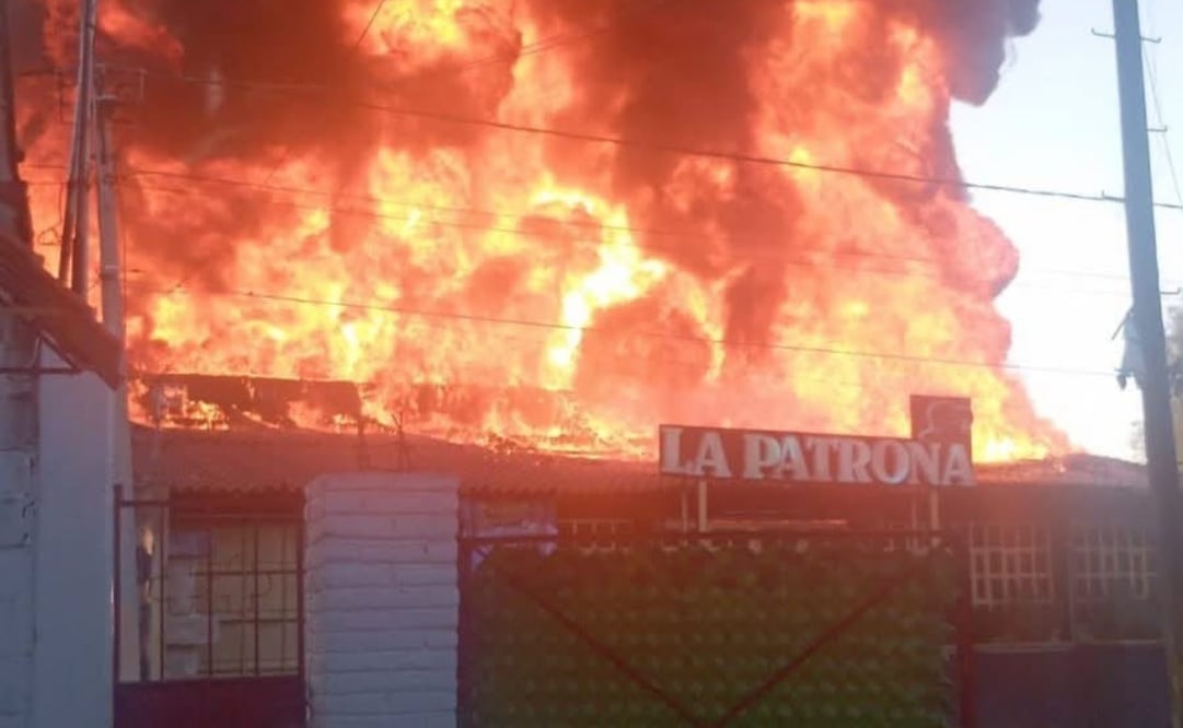 El restaurante se encontraba cerrado al momento del incendio. Foto especial