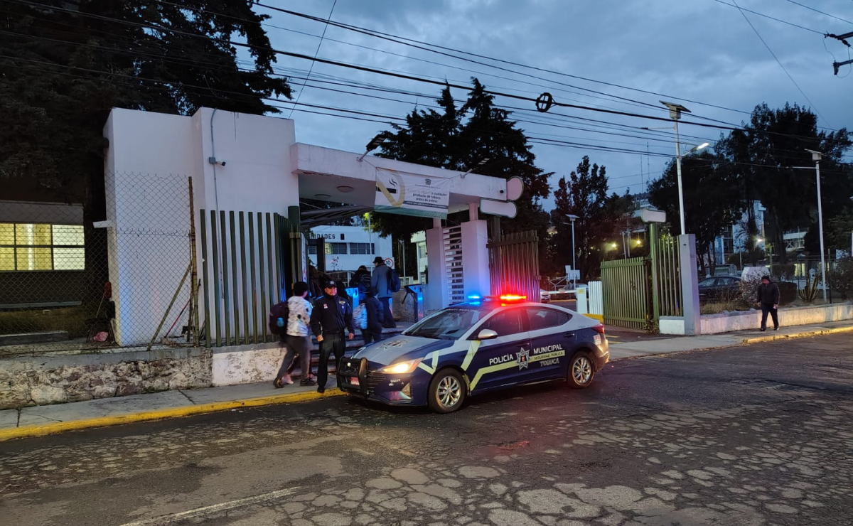 Presencia policial y vigilancia activa en la UAEMéx para prevenir incidentes y proteger a estudiantes y académicos. Foto: Especial