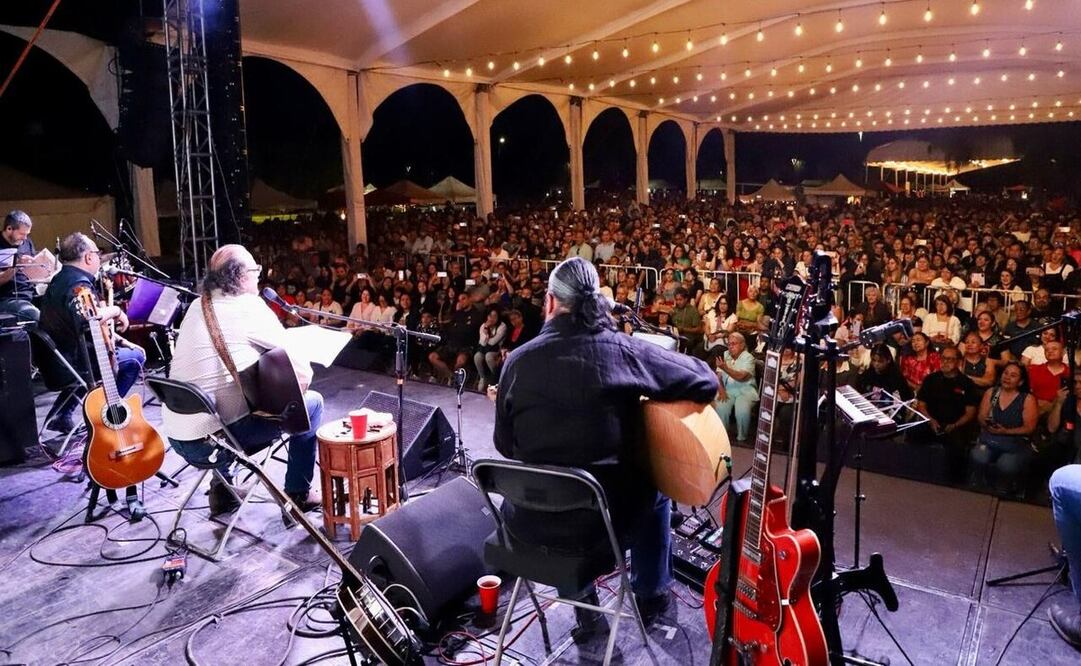 Durante el segundo día del Festival Arte, Queso y Vino, el cantautor Fernando Delgadillo cautivó al público de Cuautitlán Izcalli. Foto: Especial