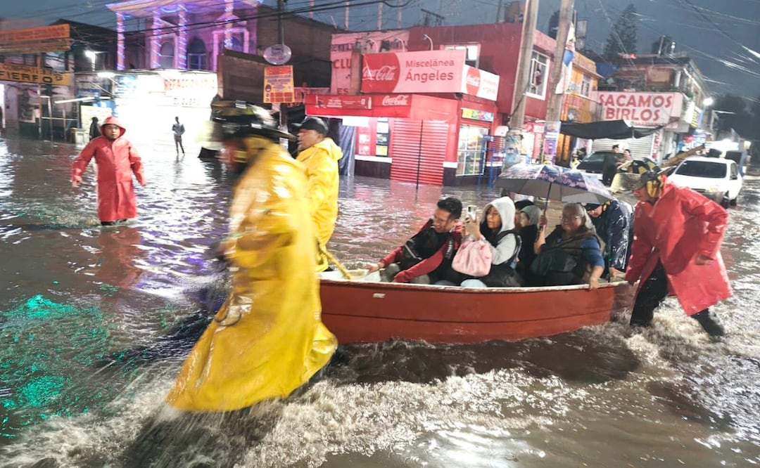 Tensa jornada en Ixtapaluca: Las lluvias provocaron inundaciones que requirieron la intervención de equipos de rescate con lanchas. Foto: Especial