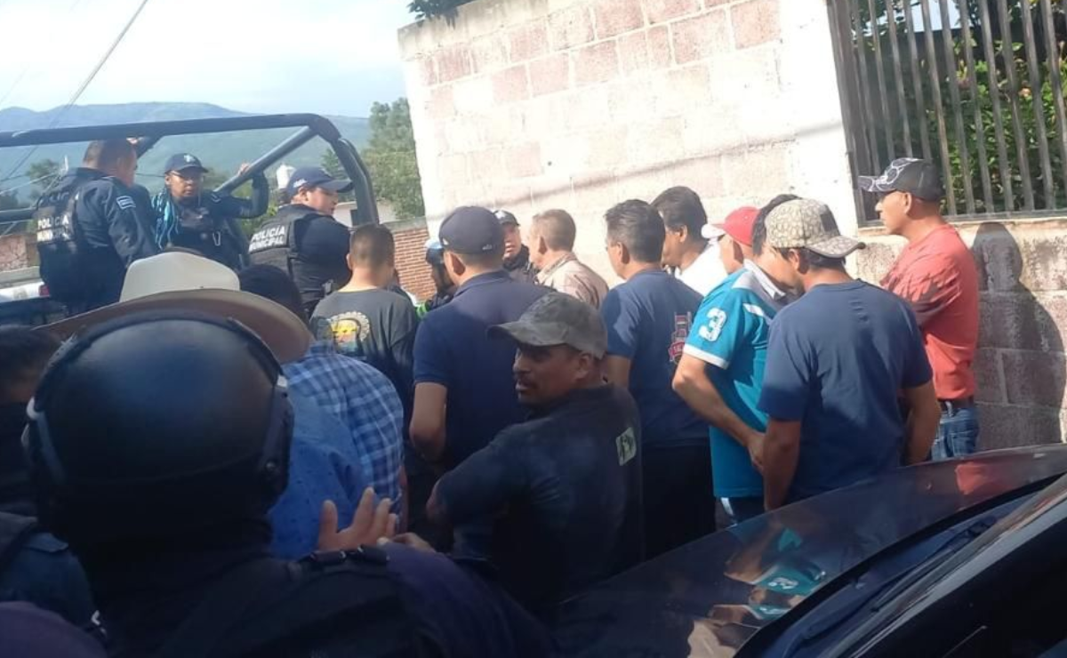 Justicia por mano propia casi termina en tragedia: Salvan a hombre de vecinos furiosos en Tepotzotlán
