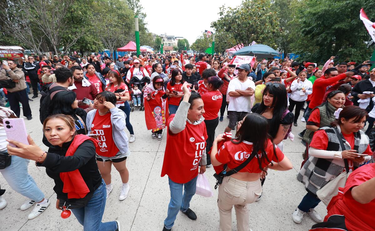 Con pantallas gigantes en puntos clave, Toluca vivirá la final de la Liga MX en comunidad, fomentando el consumo local y el orgullo por los Diablos Rojos / Foto: Alejandro Vargas
