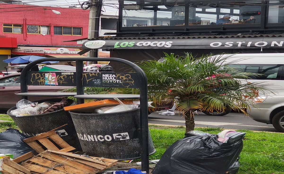 Ante la falta de recolección de basura, los ciudadanos desesperados han tirado los residuos en la vía pública, lo que generó focos de infección. Foto: Especial