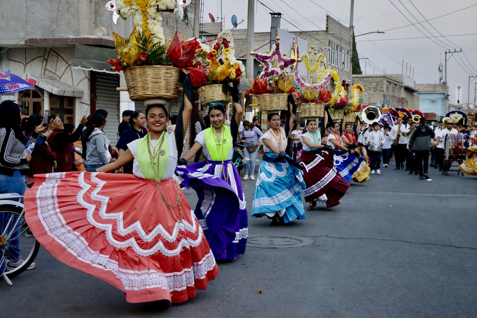 El festival presentó danzas como Jarabe del Valle, Chinas Oaxaqueñas y Danza de la Pluma. Foto Especial