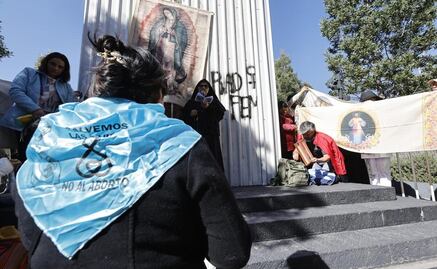 Integrantes del grupo ProVida rezan por el fin del Aborto en el Edomex