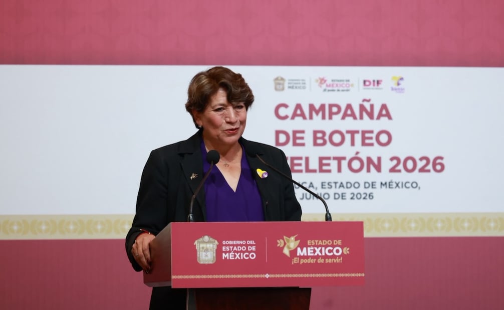 La gobernadora Delfina Gómez Álvarez y Fernando Landeros Verdugo encabezaron el arranque de la Campaña de Boteo Teletón 2026 en Toluca. Foto Alejandro Vargas / El Universal