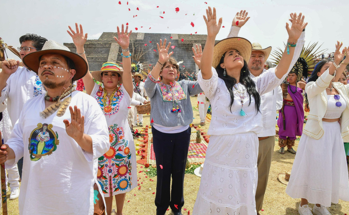 La Gobernadora Delfina Gómez Álvarez participa en la Ceremonia del Encendido del Fuego Nuevo en la zona arqueológica de Teotenango, Edomex. Foto: Especial