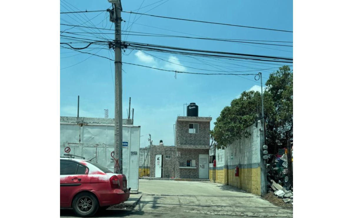 El miedo a una tragedia acecha Ecatepec. Vecinos demandan el cierre de gaseras ilegales que venden gas robado bajo el amparo de la impunidad. Foto: Especial