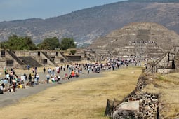 Exigen seguridad en Teotihuacán ante cobro de piso y recorridos falsos