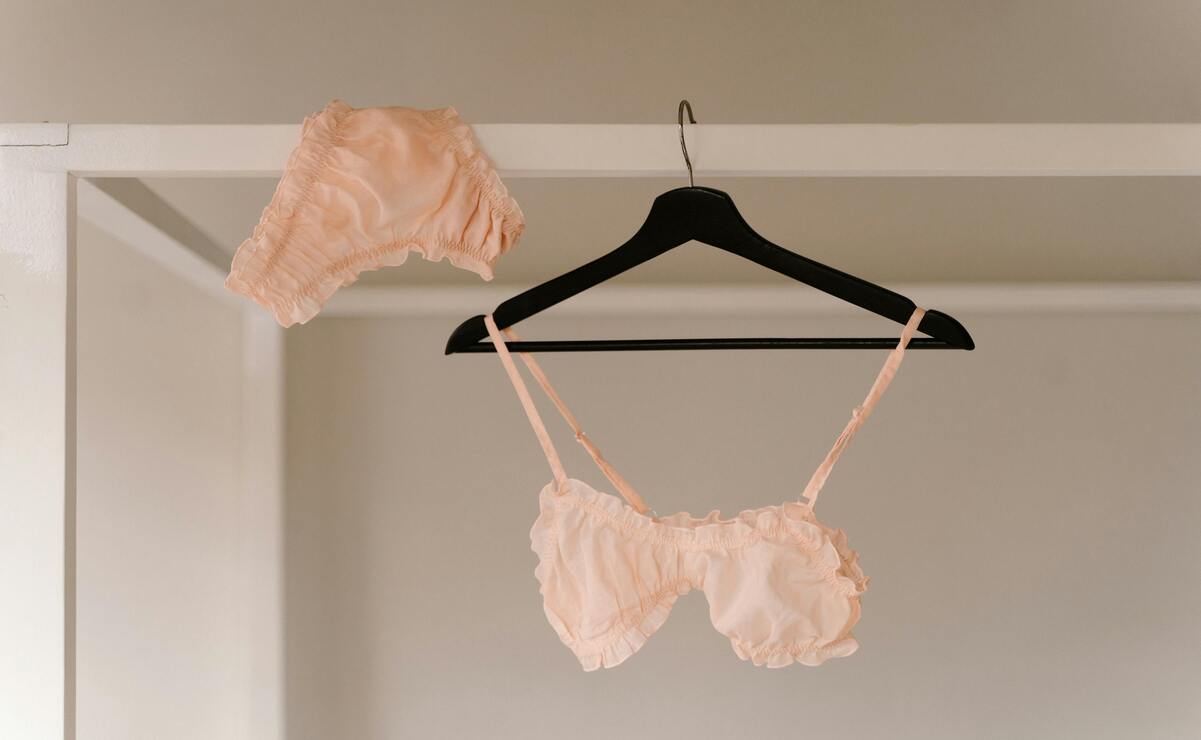Regalo ropa interior rosa esta Navidad para atraer el amor y paz. Foto: Especial
