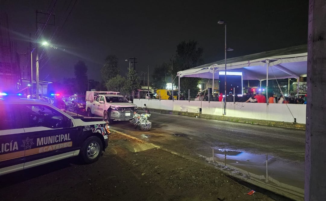 Elementos de la Policía Municipal y la Fuerza de Tarea Marina resguardaron los 11 puntos de transmisión del partido. Foto Especial