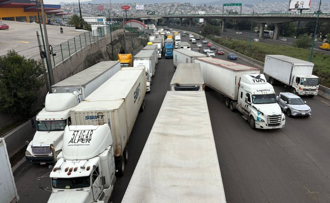 La furia vecinal en Cuautitlán Izcalli: Residentes de Hacienda del Parque exigen soluciones al tráfico que genera el nuevo complejo logístico. Foto: Arturo Contreras