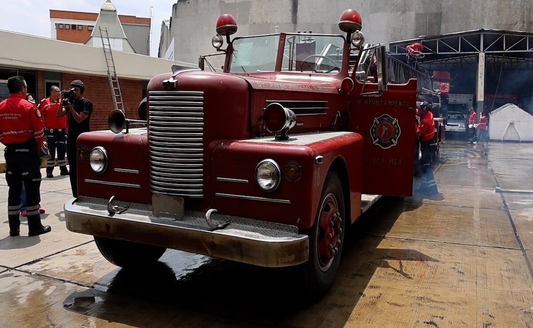 Rehabilitan tres vehículos para ayudar en la labor de los bomberos en la capital mexiquense. Foto: Sergio García