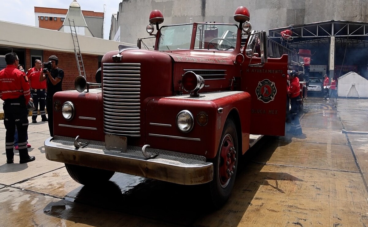 Toluca contra el fuego: Bomberos rescatan vehículos fuera de servicio
