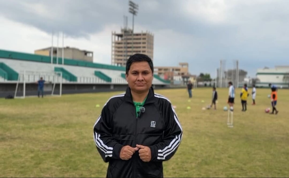 Carlos Velázquez se ha desempeñado como profesor de fútbol en el Centro de Seguridad Social (CSS) Toluca del IMSS Estado de México Poniente. Foto: Especial