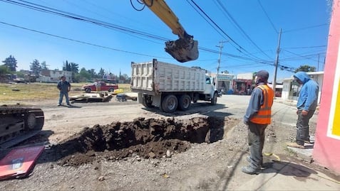 Inician trabajos de reparación por socavón de 6 metros en Teoloyucan