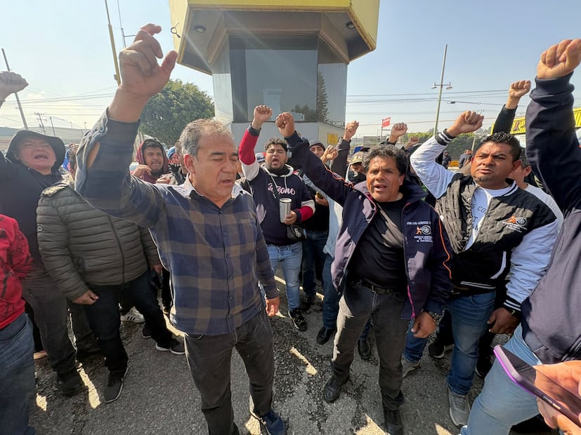 La huelga de trabajadores ya cumplió poco más de tres semanas. Foto. Arturo Contreras. El Universal