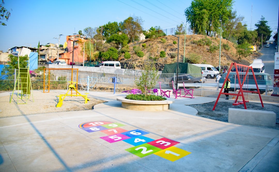 El área de juegos infantiles renovada, ofreciendo un espacio seguro y divertido para las familias de Naucalpan. Foto: Especial