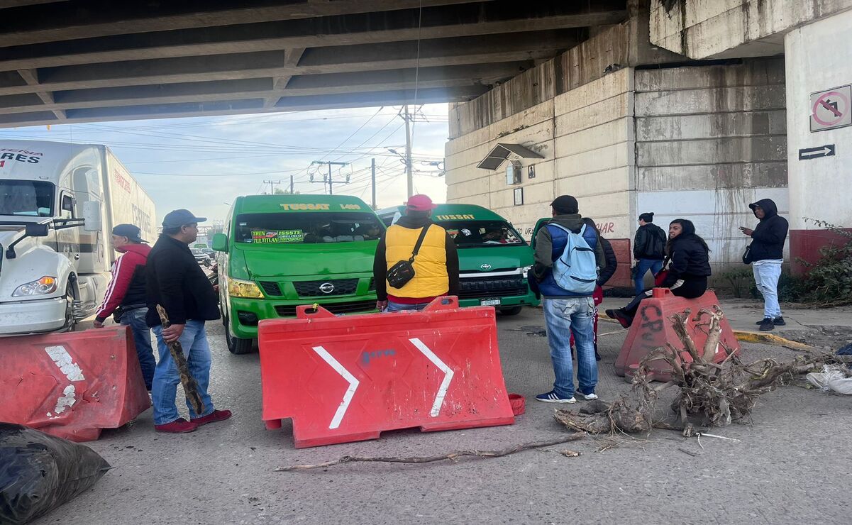 Habitantes del fraccionamiento Bosques de Tultitlán protestan contra obras del Tren Suburbano / Foto Arturo Contreras
