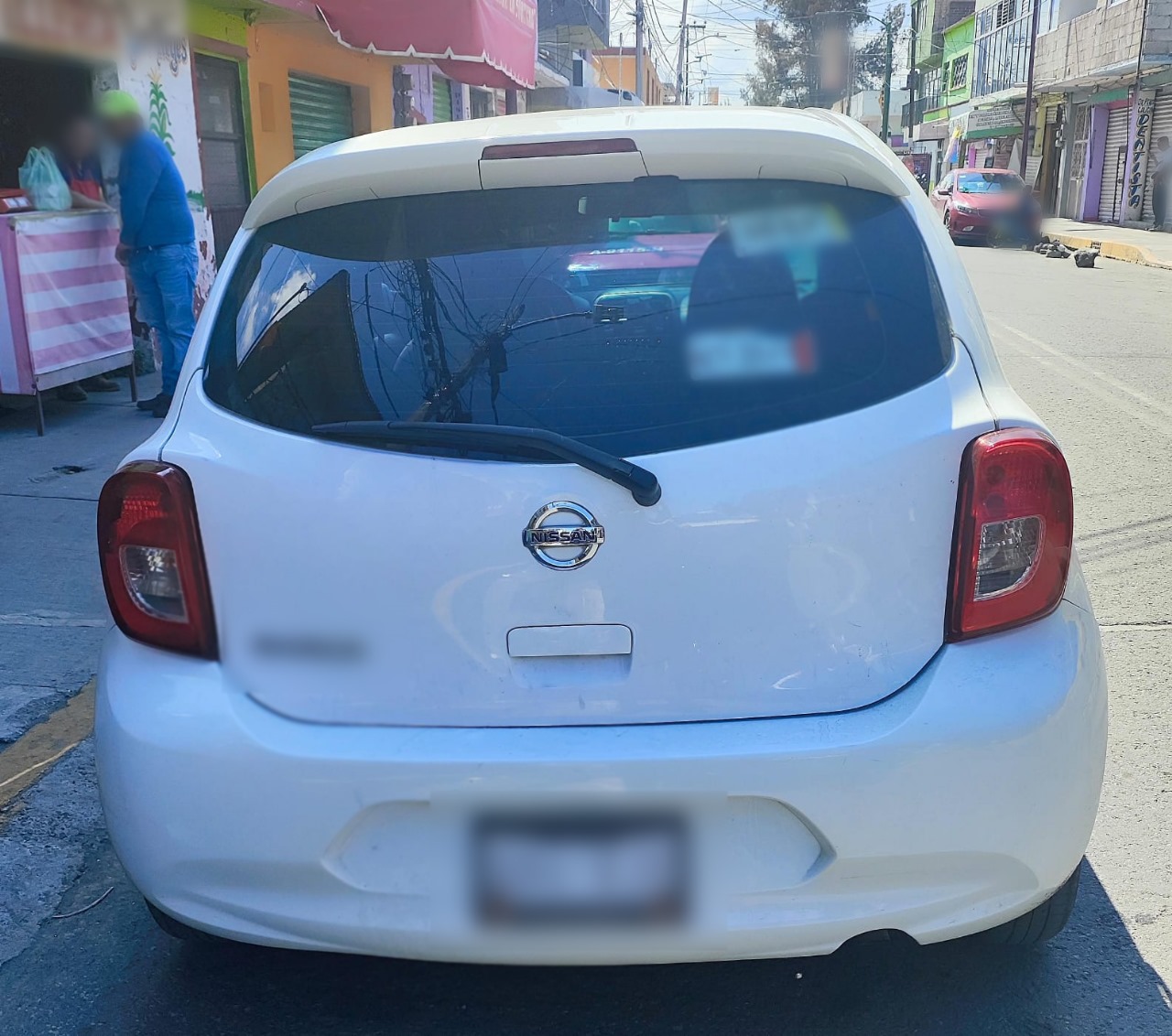Se le aseguró un automóvil Nissan March blanco / Foto Especial