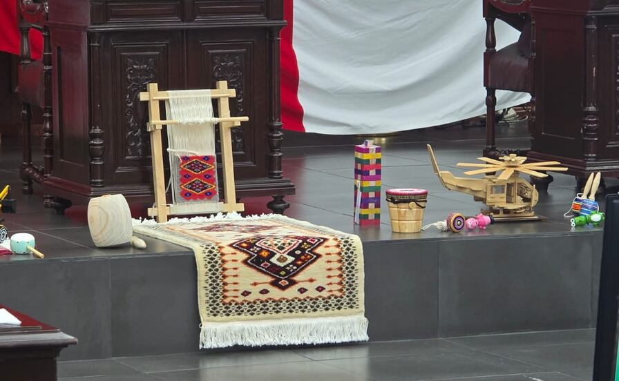 Declaran Patrimonio Cultural Inmaterial al juguete de San Antonio la Isla y al tapete de Temoaya