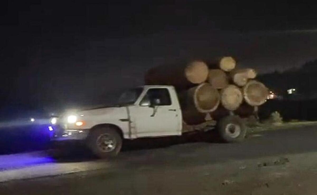 Vecinos de la localidad de Santa Marta evidenciaron cómo un contingente de presuntos talamontes traslada lo que calculan en más de 200 rollos de madera / Foto: Especial
