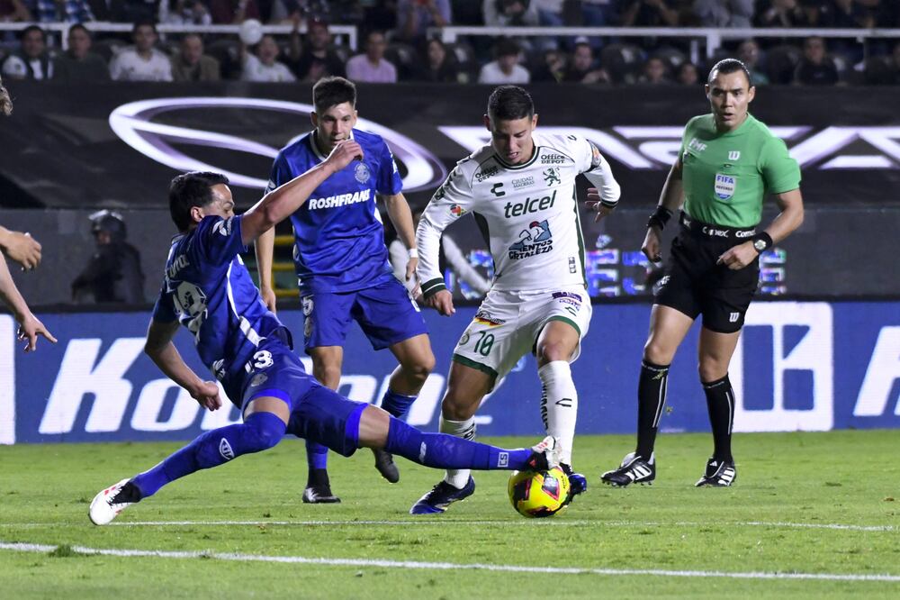 A pesar del dominio inicial de Toluca, León supo aprovechar los errores defensivos y se fue al descanso con una ventaja de 2-0. Foto Especial