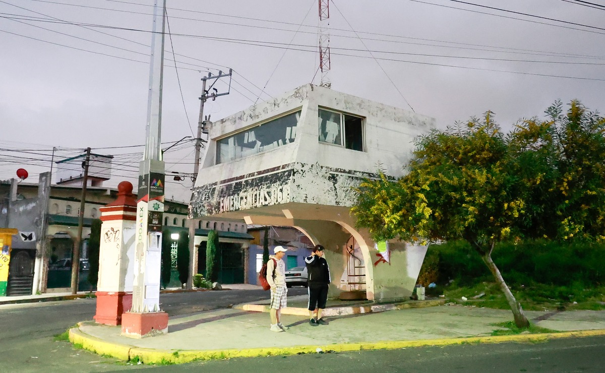 Interior de un tecalli en Toluca, donde la falta de mantenimiento y abandono es evidente