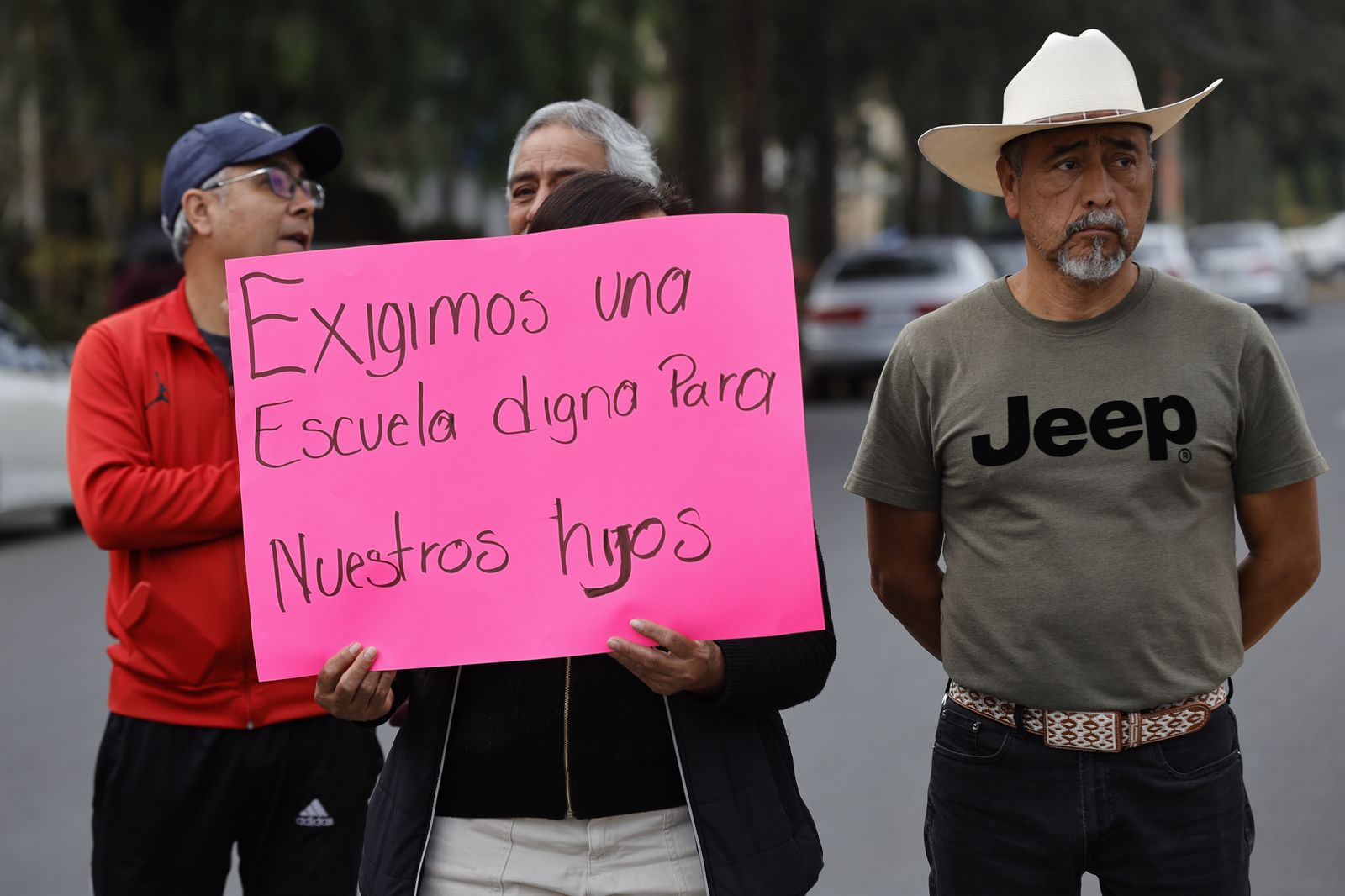 Por más de 4 años, los padres de familia están hartos de esperar una solución 
para la construcción de una escuela digna.  Foto: Jorge Alvarado / El Universal Estado de México