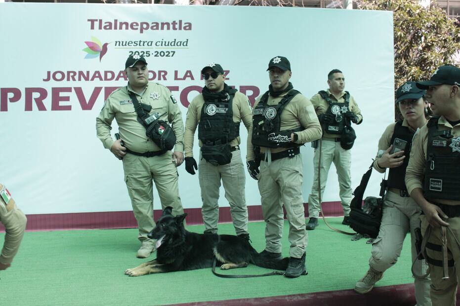 El alcalde Raciel Pérez Cruz destacó la lealtad y el servicio ejemplar del canino durante su trayectoria policial. Foto Especial