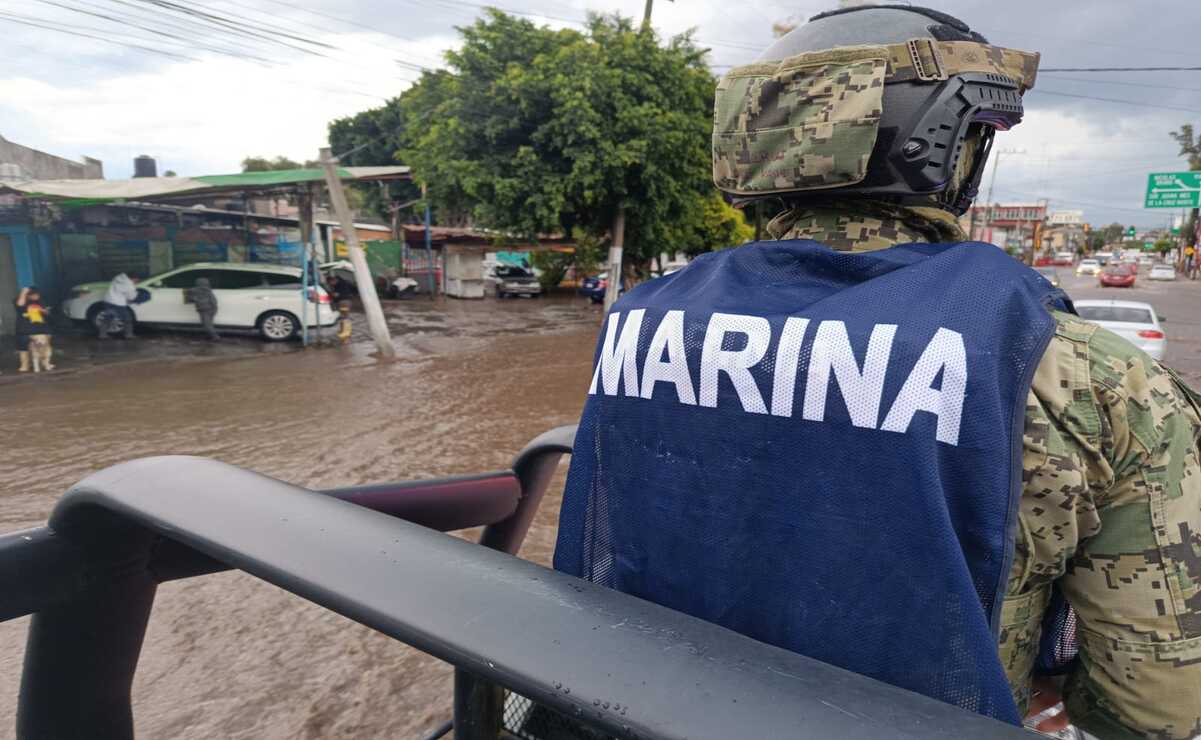 El gobierno municipal movilizó camiones especializados de succión para reducir los niveles del agua / Foto: Especial