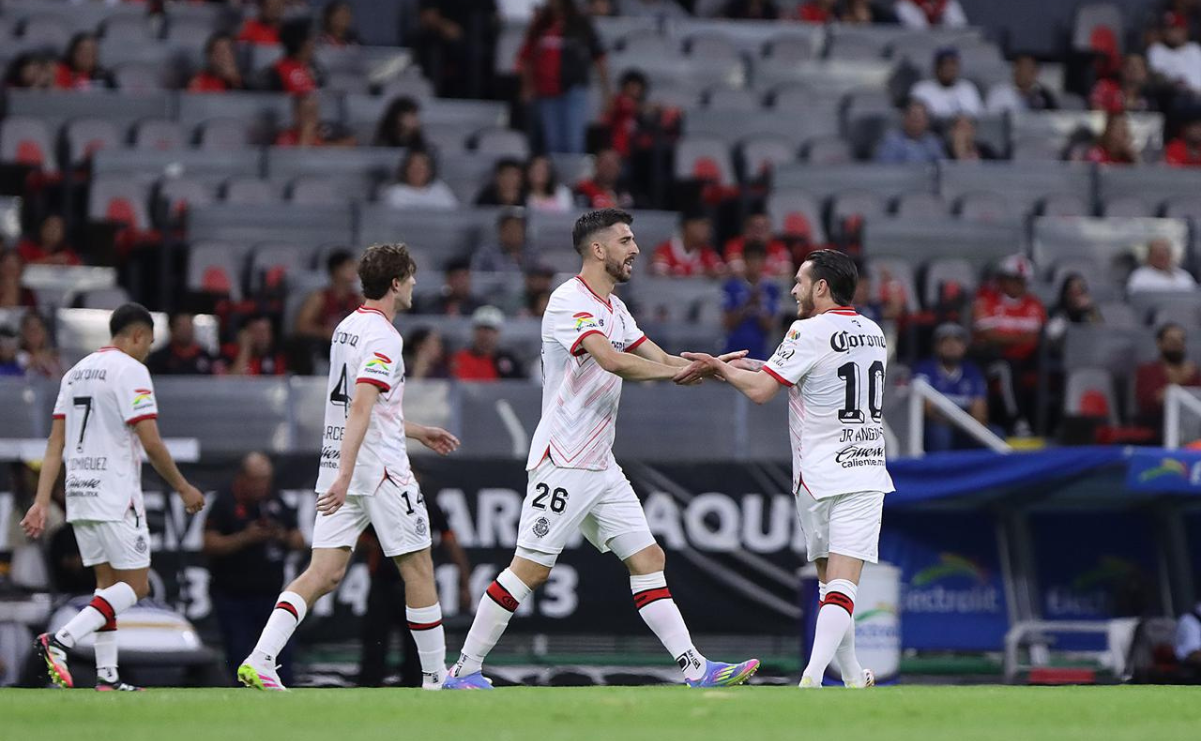 Un triplete histórico sella el triunfo y el liderato del equipo. Foto: Especial