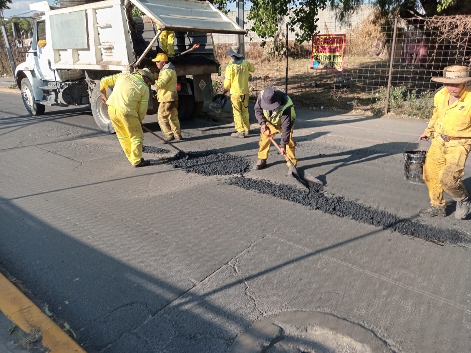 El gobierno municipal implementó un programa de bacheo para rehabilitar las vialidades más afectadas, incluyendo la carretera México-Puebla. Foto Especial