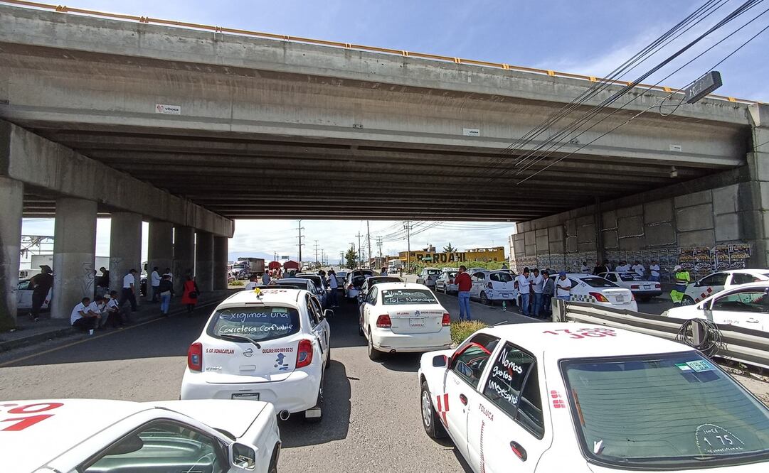 Los manifestantes buscan que las autoridades reparen las vialidades, ya que los baches ocasionan daños constantes a sus vehículos. Foto: Especial.