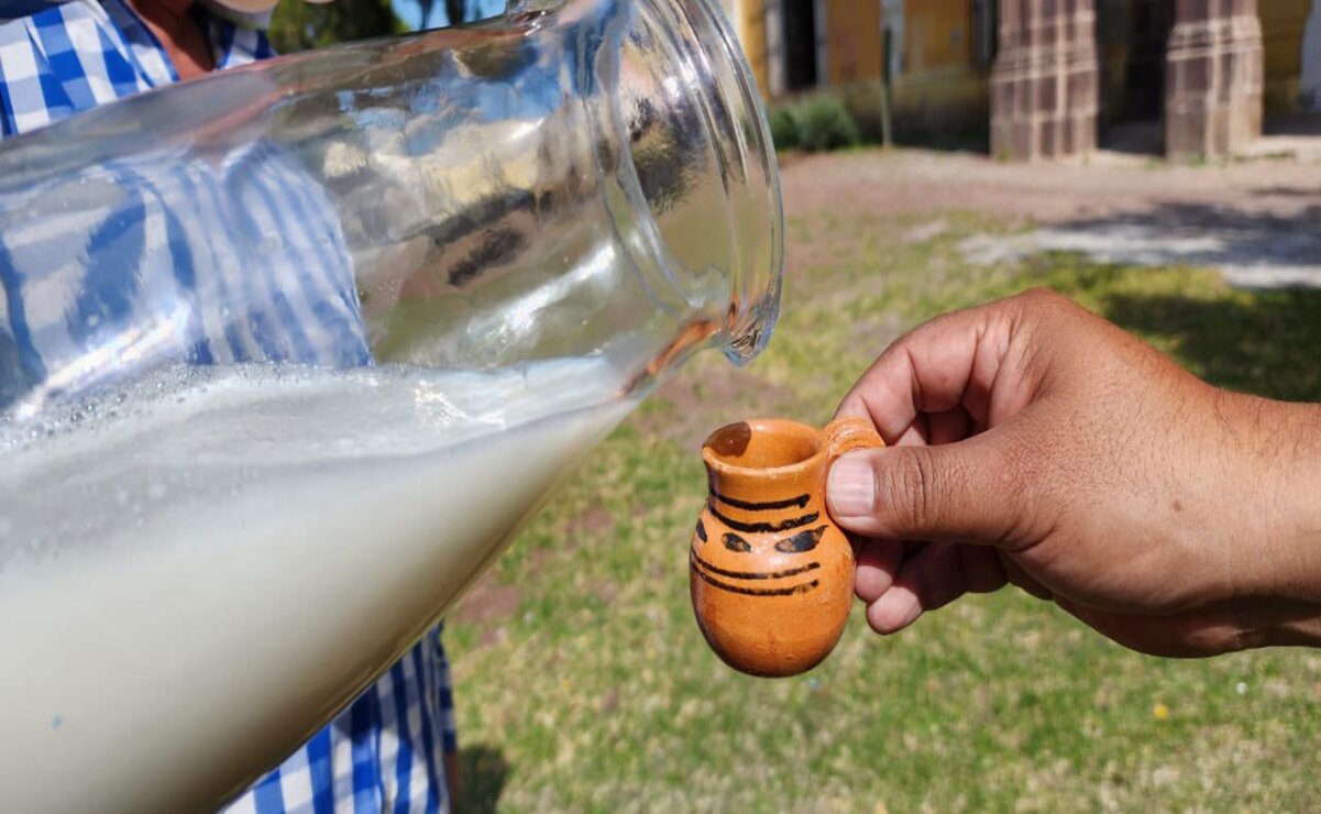 Del pulque natural a los curados de coco y avena. Jiquipilco te invita a degustar la bebida milenaria en su 15ª edición. Música, gastronomía y tradición te esperan. Foto Especial