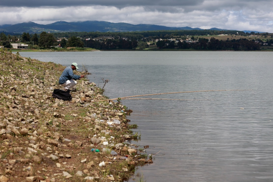 Regresa la pesca a la presa de Villa Victoria