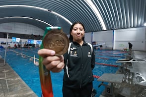 Ariathna se corona campeona en natación nacional