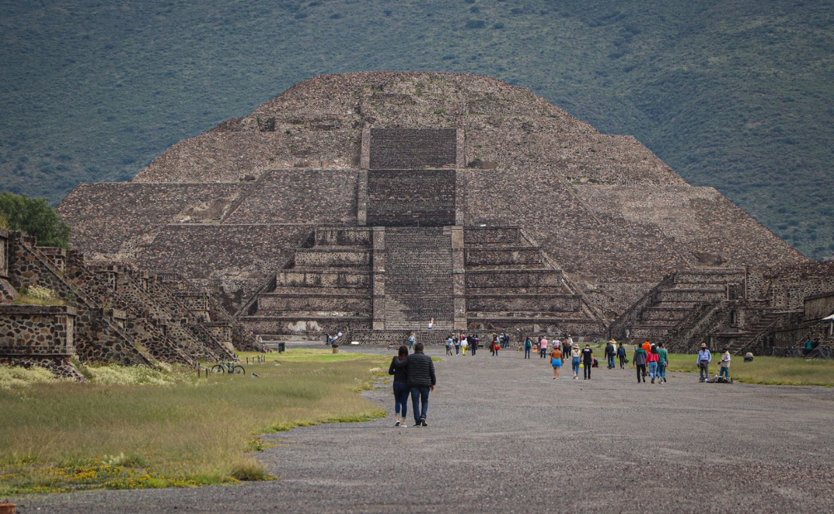 Los visitantes de la zona arqueológica de Teotihuacán pueden disfrutar de una vista impresionante de la pirámide del Sol y la pirámide de la Luna / Foto: Especial